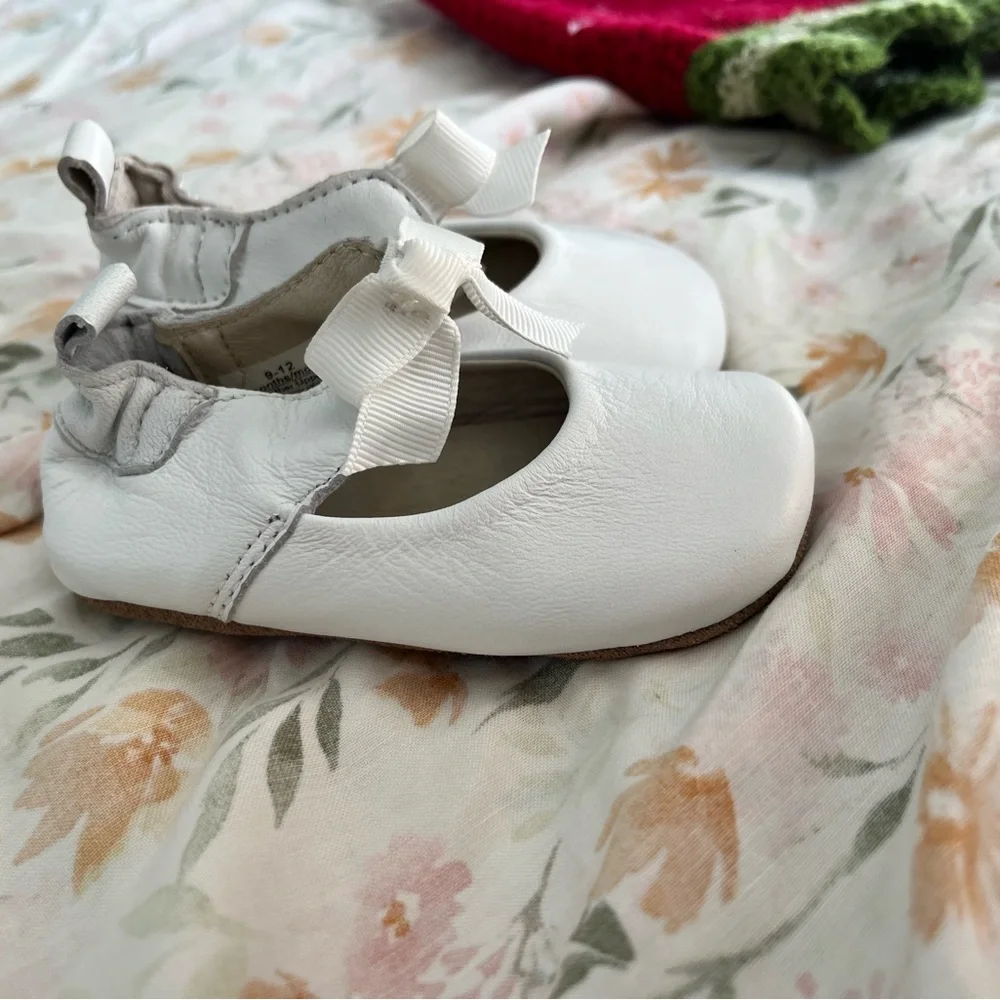 Robeez White Leather Baby Shoes - Picture 5 of 9